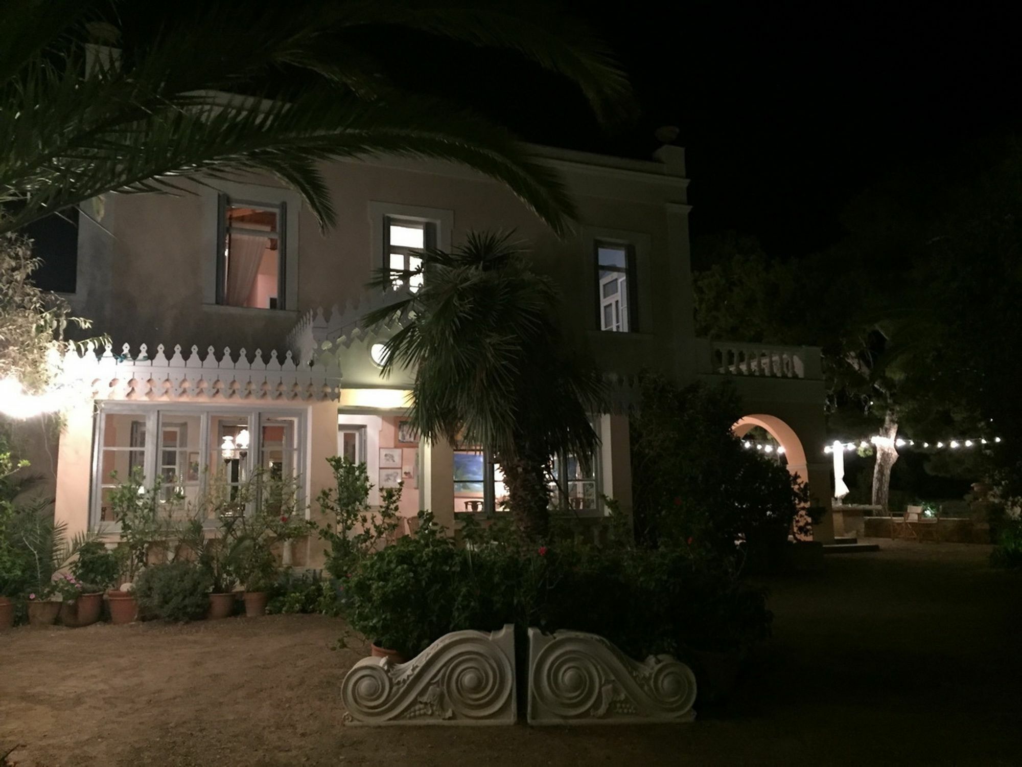 Aristocratic 19Th Century Neo Classical Mansion With Private Pool Finikas  Esterno foto
